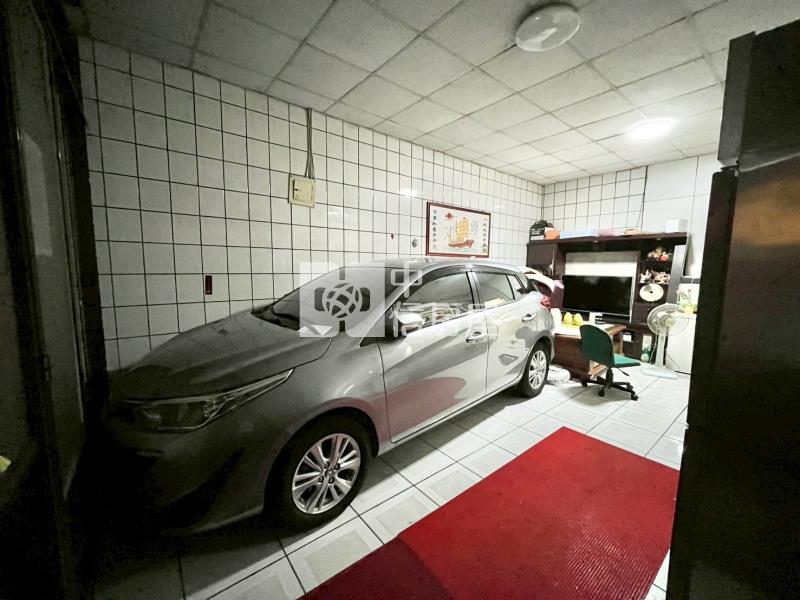 平鎮龍岡圓環.忠貞市場.室內車庫邊間透天房屋室內格局與周邊環境