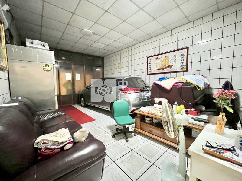平鎮龍岡圓環.忠貞市場.室內車庫邊間透天房屋室內格局與周邊環境