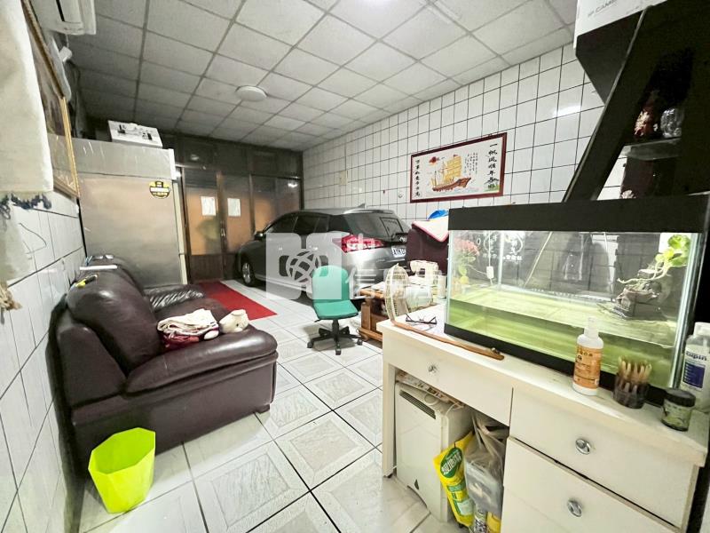 平鎮龍岡圓環.忠貞市場.室內車庫邊間透天房屋室內格局與周邊環境