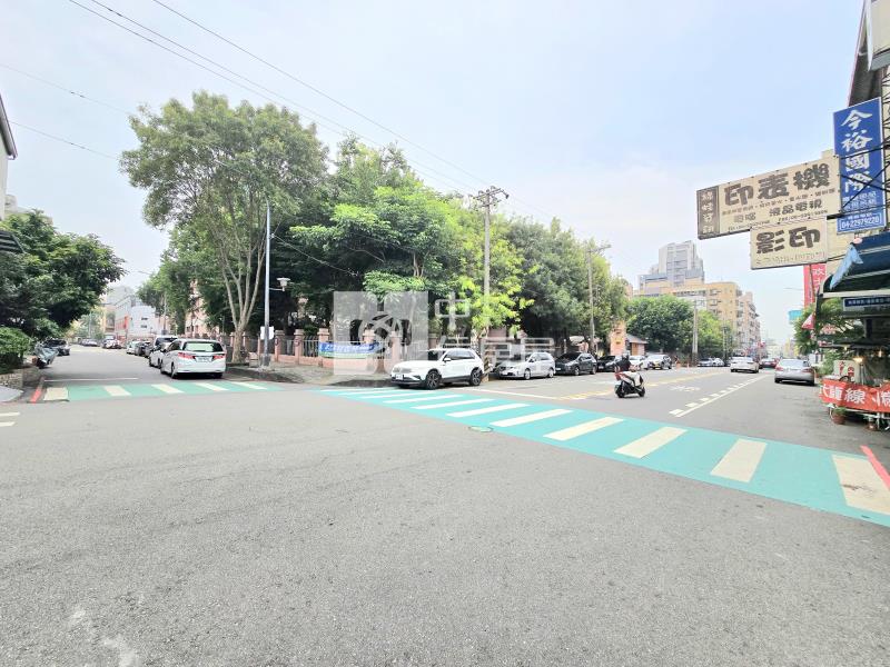 陳平國小獨棟電梯別墅房屋室內格局與周邊環境
