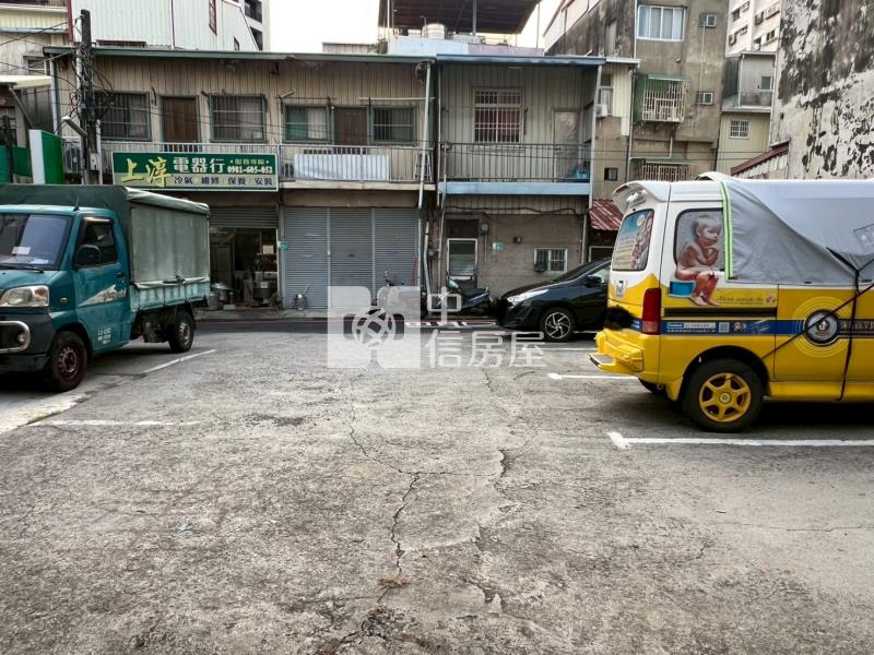 近台南公園、二中雙面臨路美建地房屋室內格局與周邊環境