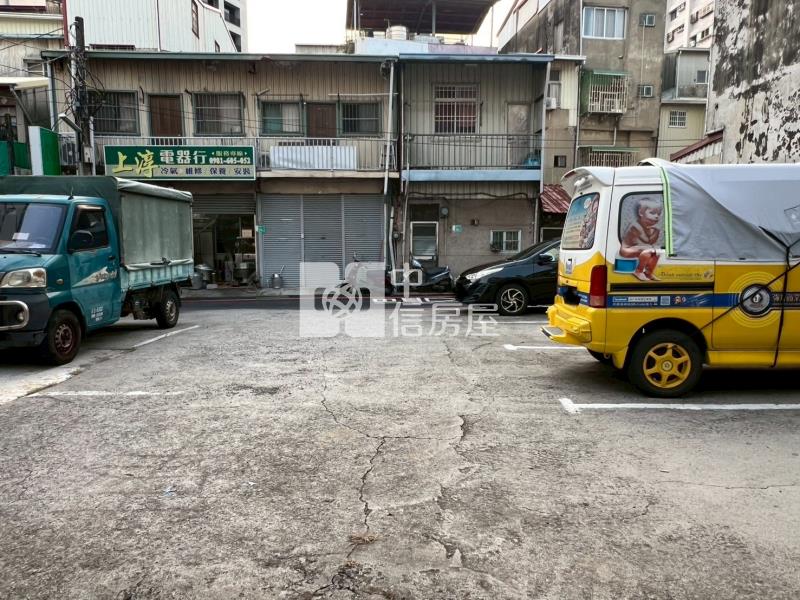 近台南公園、二中雙面臨路美建地房屋室內格局與周邊環境