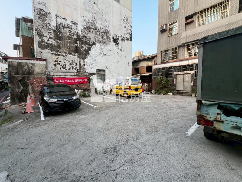 近台南公園、二中雙面臨路美建地房屋室內格局與周邊環境