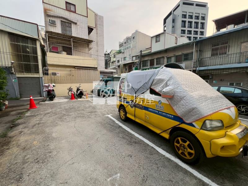 近台南公園、二中雙面臨路美建地房屋室內格局與周邊環境