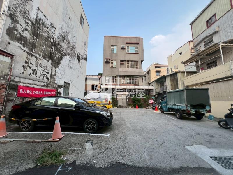 近台南公園、二中雙面臨路美建地房屋室內格局與周邊環境
