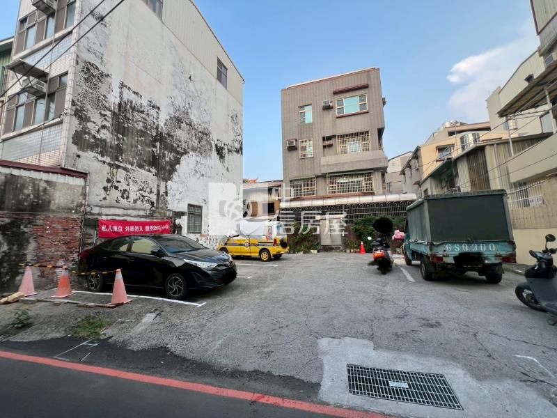 近台南公園、二中雙面臨路美建地房屋室內格局與周邊環境