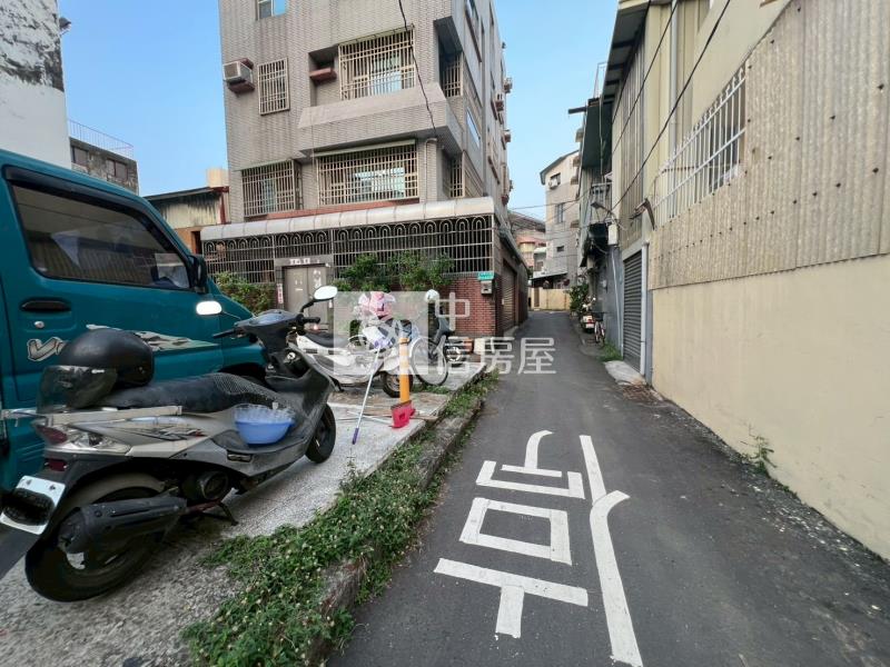 近台南公園、二中雙面臨路美建地房屋室內格局與周邊環境