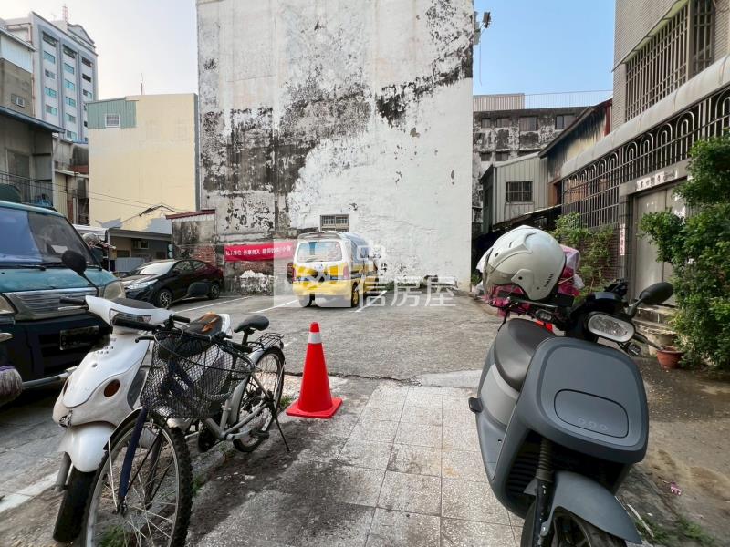 近台南公園、二中雙面臨路美建地房屋室內格局與周邊環境