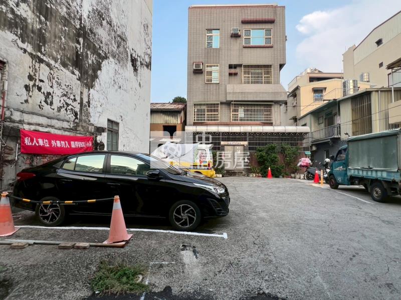 近台南公園、二中雙面臨路美建地房屋室內格局與周邊環境