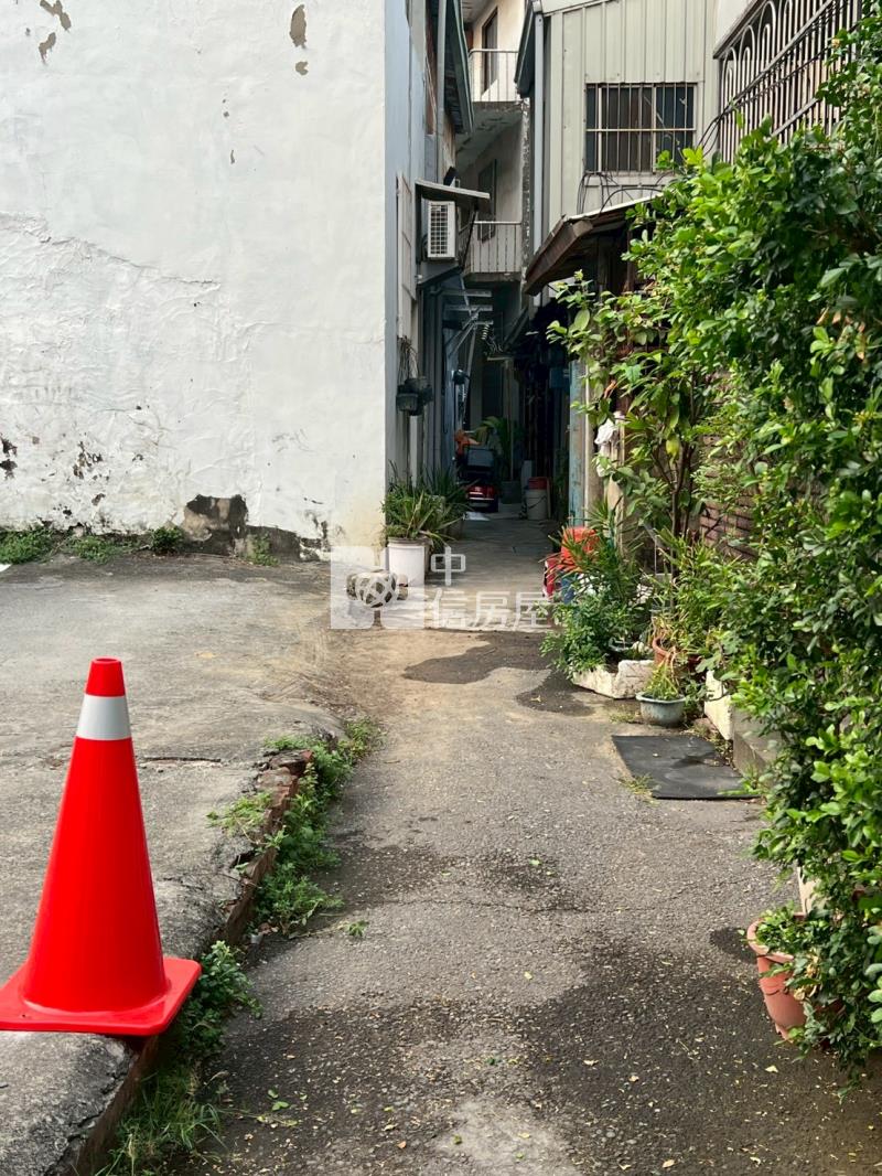 近台南公園、二中雙面臨路美建地房屋室內格局與周邊環境