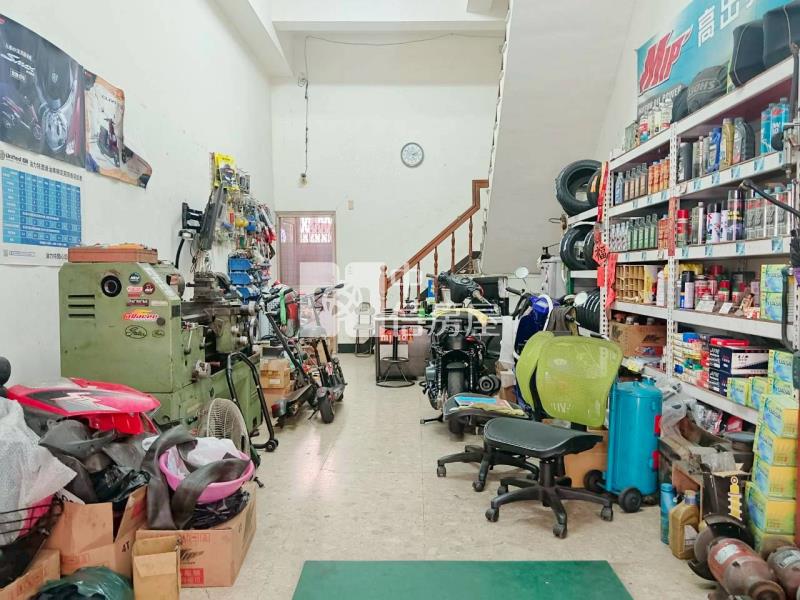 鳳山國中捷運站稀有樓店房屋室內格局與周邊環境