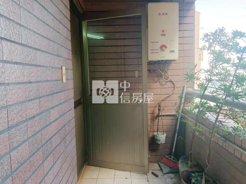 鳳山國中捷運站稀有樓店房屋室內格局與周邊環境