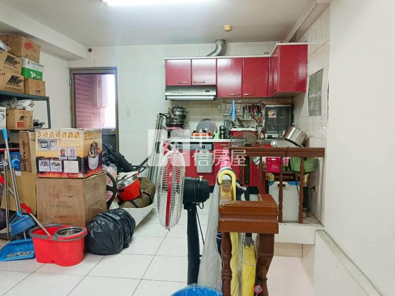 鳳山國中捷運站稀有樓店房屋室內格局與周邊環境