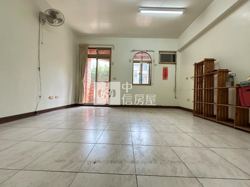 正南園二路超值透天店面臨路20米.近市區.好停車房屋室內格局與周邊環境