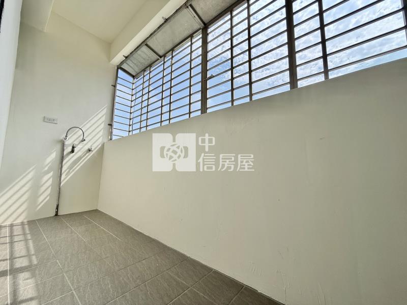 青海漢口商圈熱門學區次頂樓入門玄關電梯美三房房屋室內格局與周邊環境
