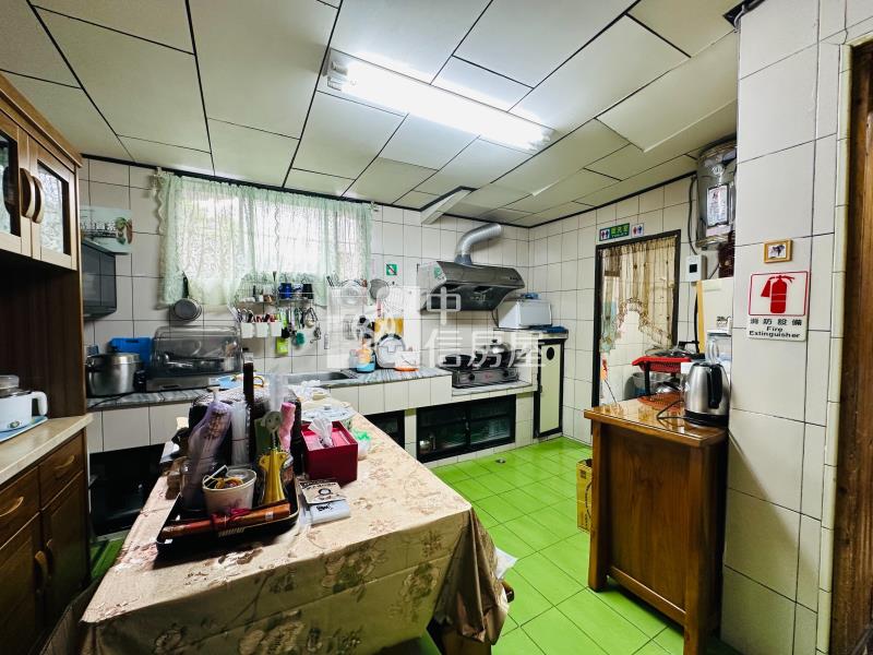 屏基大面寬孝親車墅房屋室內格局與周邊環境