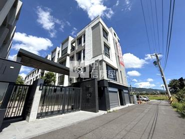 礁溪全新裝潢電梯雙車別墅房屋室內格局與周邊環境