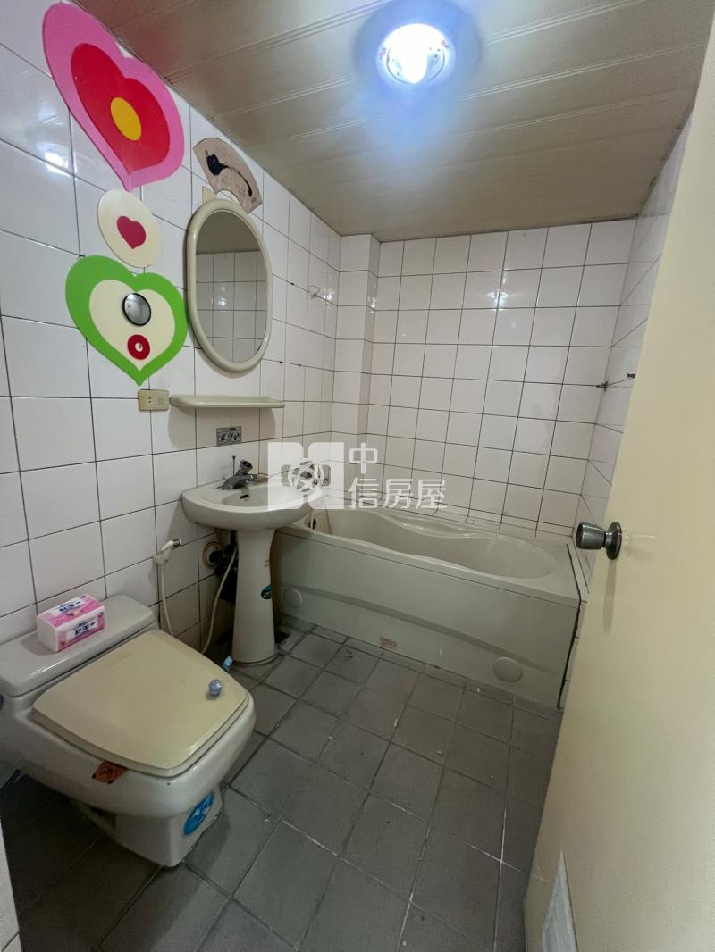 明星學區旁店面房屋室內格局與周邊環境