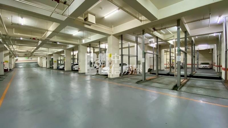 新杜拜兩房附車位 朝南高樓層低總價房屋室內格局與周邊環境