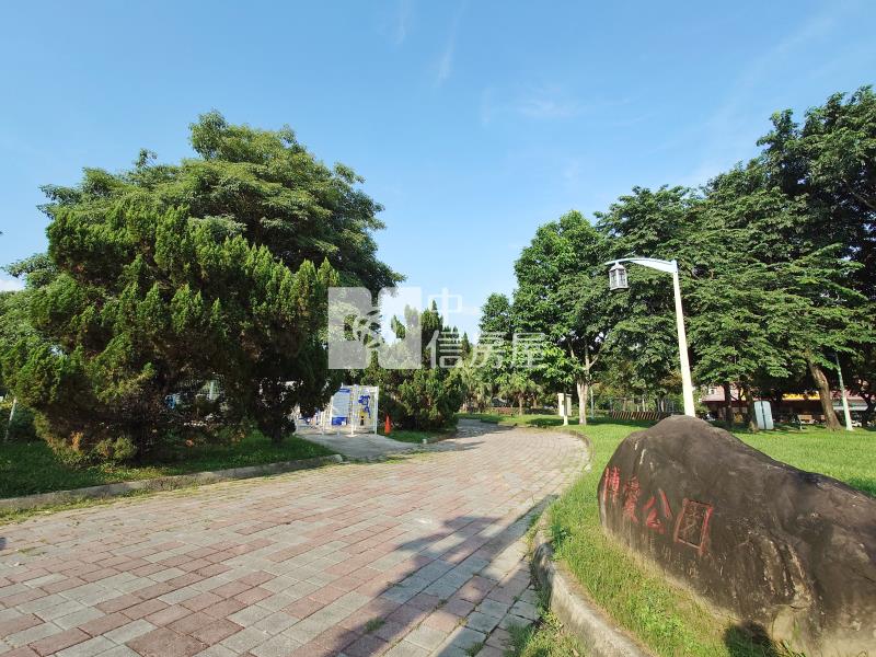 國際網球場方正角地房屋室內格局與周邊環境