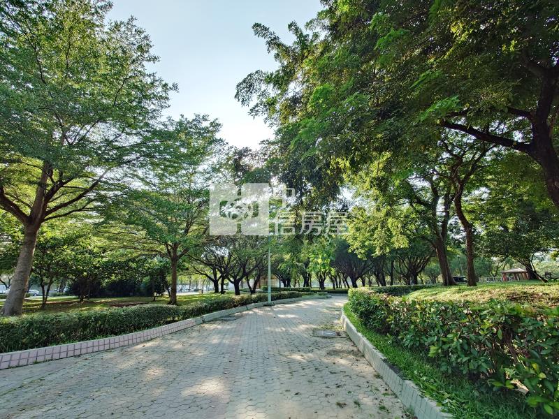 國際網球場方正角地房屋室內格局與周邊環境