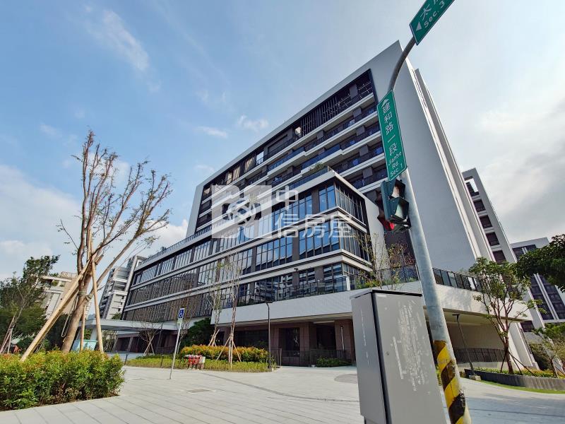 國際網球場方正角地房屋室內格局與周邊環境