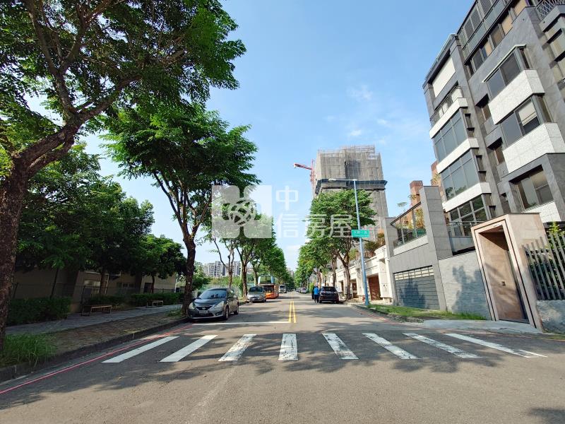 國際網球場方正角地房屋室內格局與周邊環境
