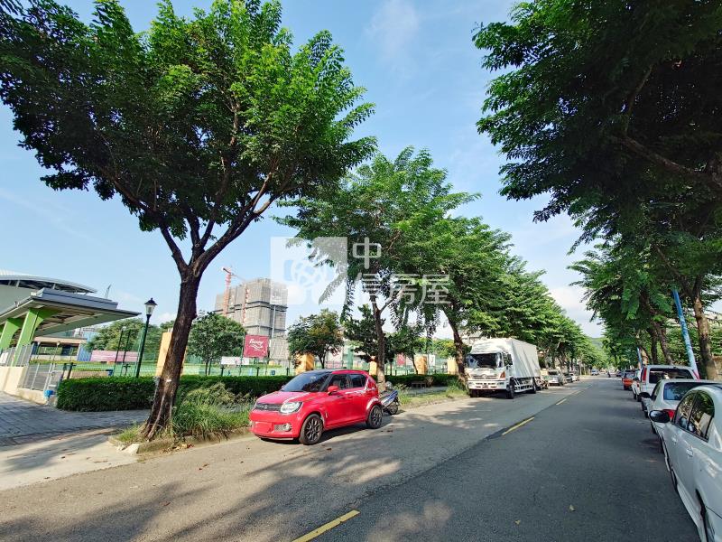 國際網球場方正角地房屋室內格局與周邊環境