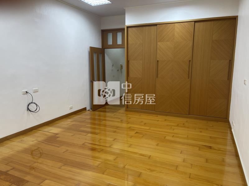 鳳山車站捷運站大地坪店面房屋室內格局與周邊環境