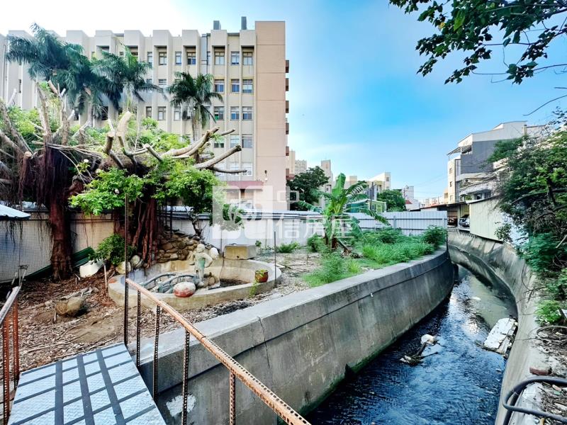 巨城三民大地坪透天房屋室內格局與周邊環境