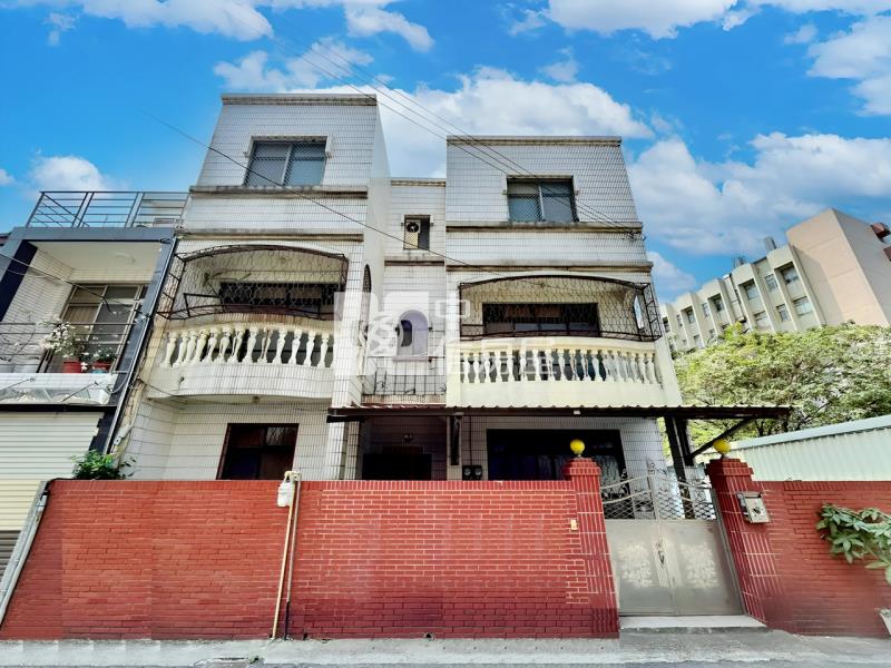 巨城三民大地坪透天房屋室內格局與周邊環境