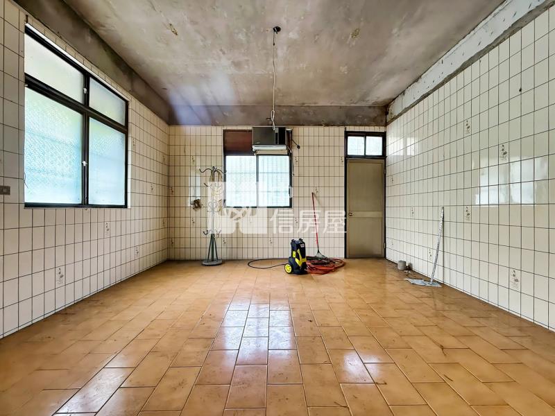 巨城三民大地坪透天房屋室內格局與周邊環境