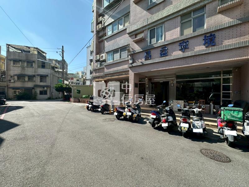 中正4房附車位房屋室內格局與周邊環境