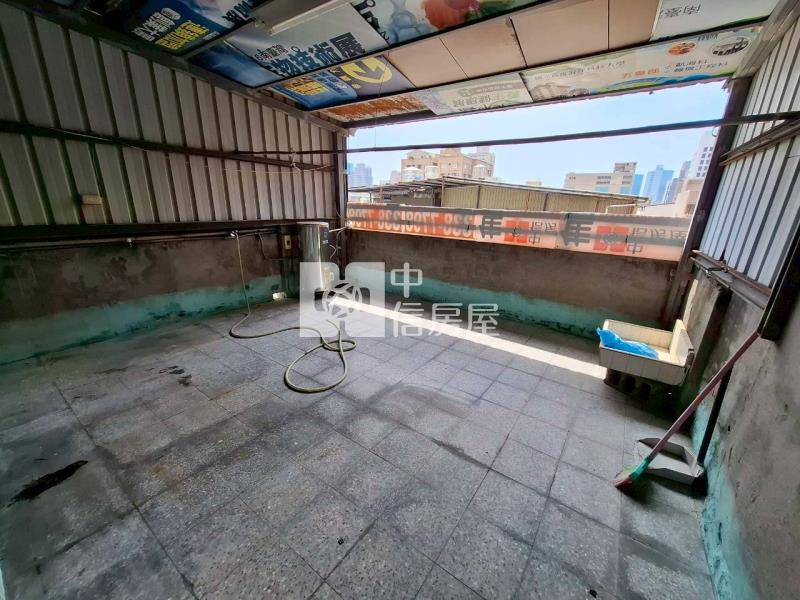 三多捷運大面寬透天金店房屋室內格局與周邊環境