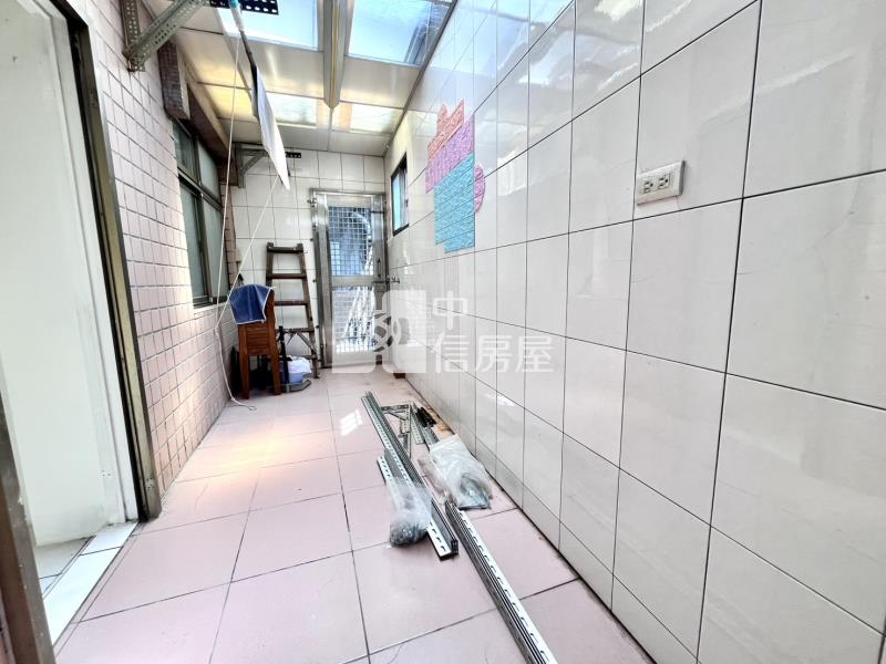 水湳經貿大巨蛋旁8米5面寬樓店房屋室內格局與周邊環境