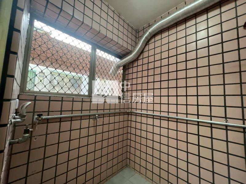 北屯文心百利車位美三房房屋室內格局與周邊環境