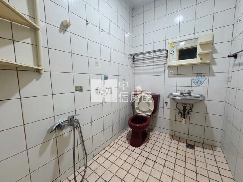 長億學區臨路8房透天房屋室內格局與周邊環境