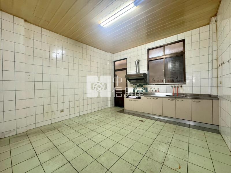 長億學區臨路8房透天房屋室內格局與周邊環境