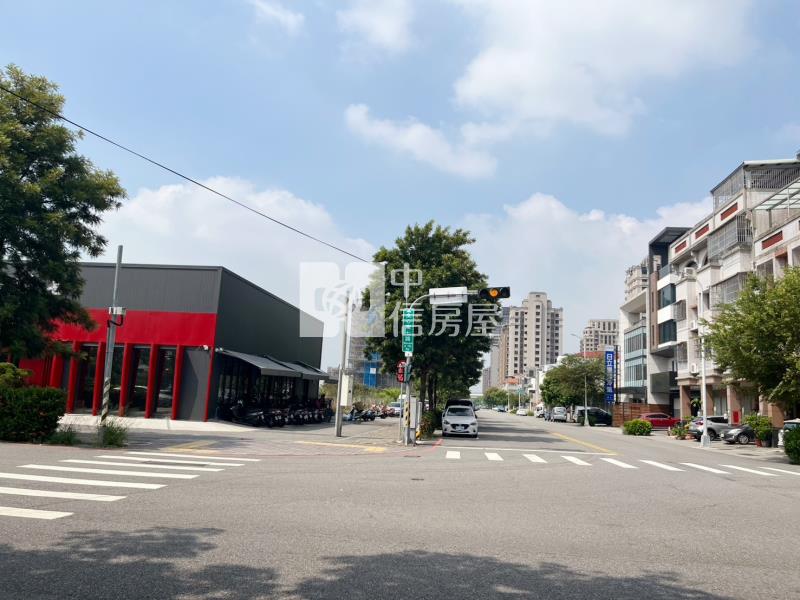 十三期捷運+商圈+大坪數黃金位置美建地房屋室內格局與周邊環境