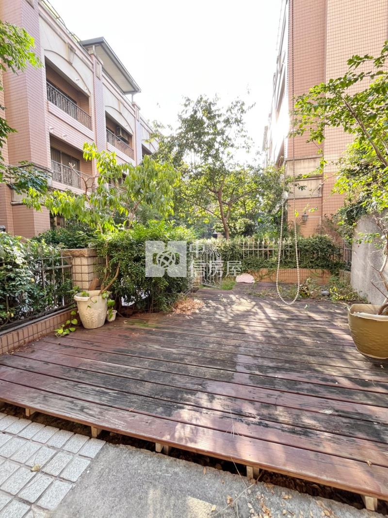 八期好市多豐富公園邊間美墅房屋室內格局與周邊環境
