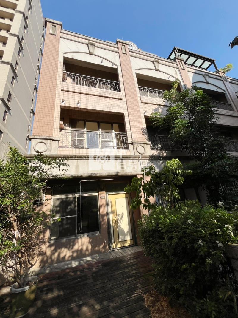 八期好市多豐富公園邊間美墅房屋室內格局與周邊環境