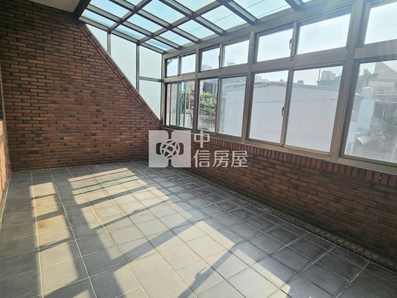 體育園區旁活巷透天房屋室內格局與周邊環境