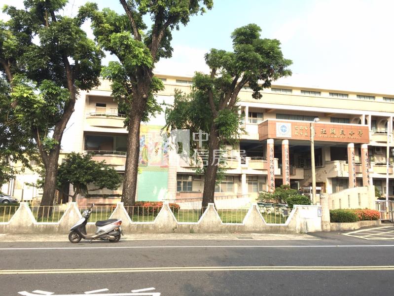 新市大社國小15米路大面寬透天店住房屋室內格局與周邊環境