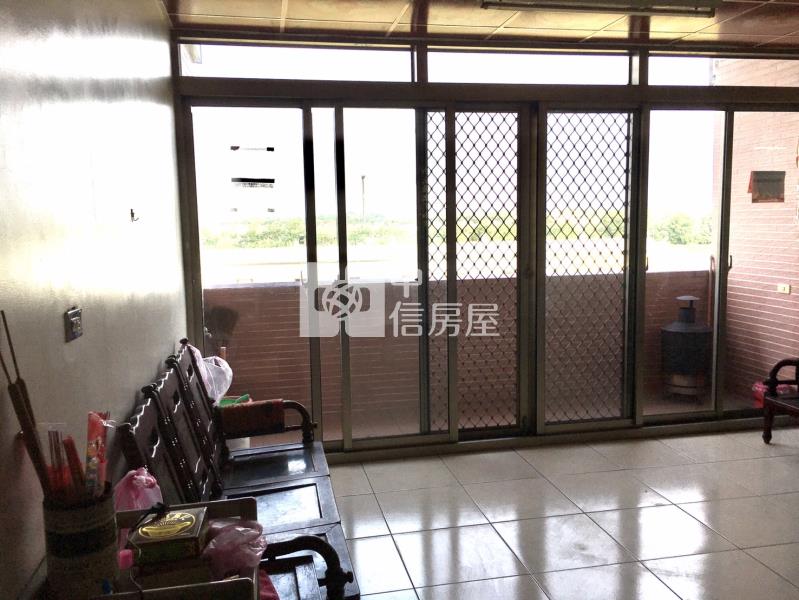 新市大社國小15米路大面寬透天店住房屋室內格局與周邊環境