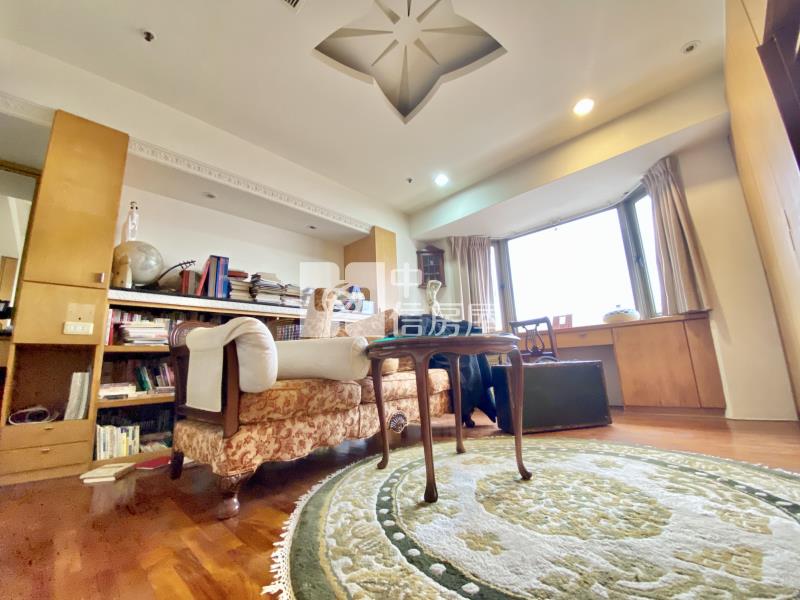 中國醫旁稀有室內53坪高樓層景觀五房房屋室內格局與周邊環境