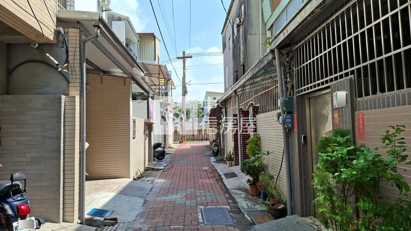 近聖功女中公園為鄰透天房屋室內格局與周邊環境