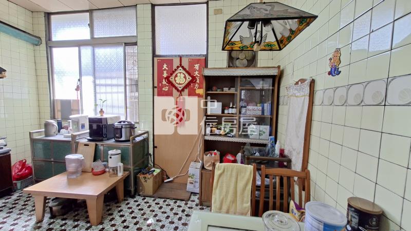 近聖功女中公園為鄰透天房屋室內格局與周邊環境