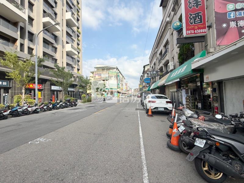 專任文心百利一房一廳次頂平車房屋室內格局與周邊環境