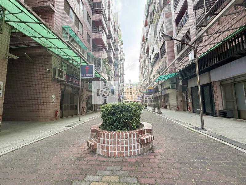 專任文心百利一房一廳次頂平車房屋室內格局與周邊環境
