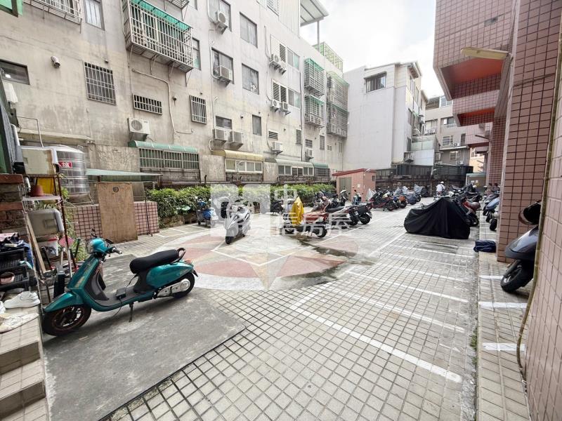專任文心百利一房一廳次頂平車房屋室內格局與周邊環境